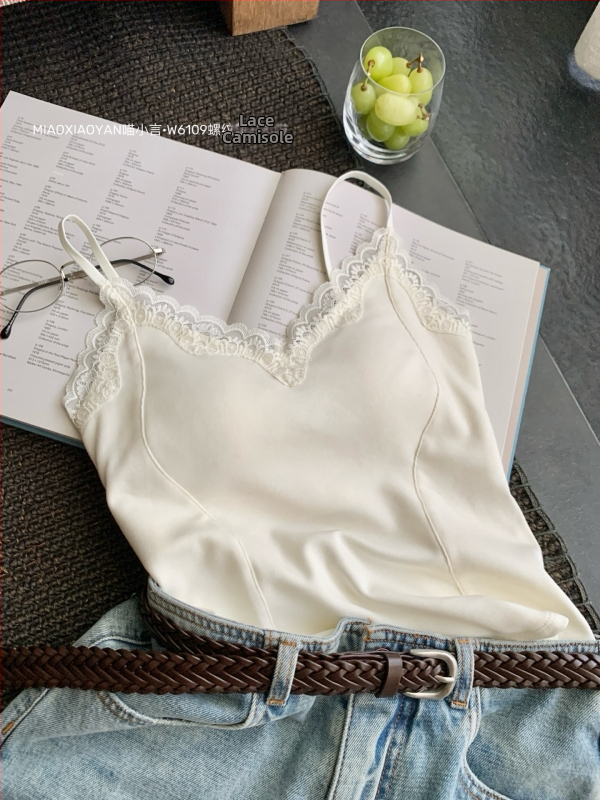 Kokvilnas veste ar 3/4 krūšu kausiem, plāni formēti kausi, mežģīņu iekšējā oderē, elpojoša atbalsta