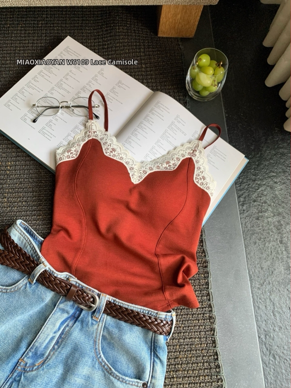 Kokvilnas veste ar 3/4 krūšu kausiem, plāni formēti kausi, mežģīņu iekšējā oderē, elpojoša atbalsta