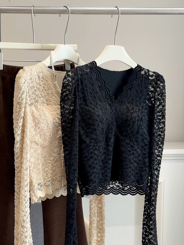 Sieviešu top ar V kaklu, fleece pildījumā, poliesters, mežģīņu stils, garās piedurknes