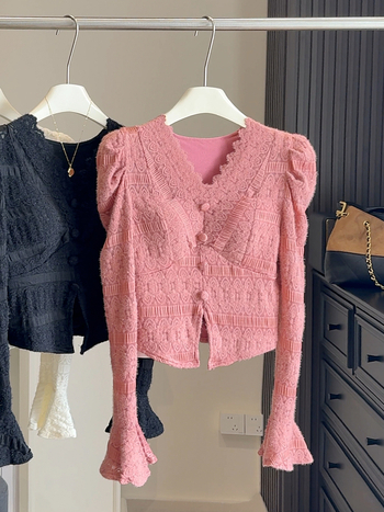 Sievietēm bāzes tops ar V-izgriezumu, mežģīnām un flīsa oderi, garās piedurknes