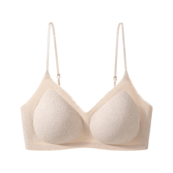 Mežģīņu bralette ar spaghetti siksnām, neilona audums, plāna veidota krūšu kauss ar sūklīti, aizmugurē četrrindu aizdare, fiksētas dubultās plecu siksnas, savilkts siluets, ērtums