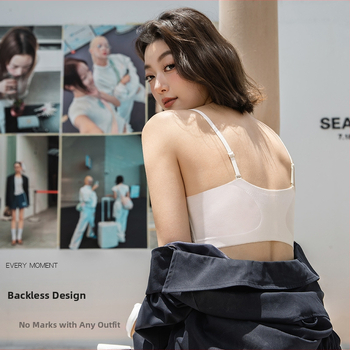 Mežģīņu camiņš ar V formas kaklu, franču stils, pilnas krūzes, plānas formētas krūzes, fiksētas dubultās plecu siksnas, var nēsāt arī ārpusē