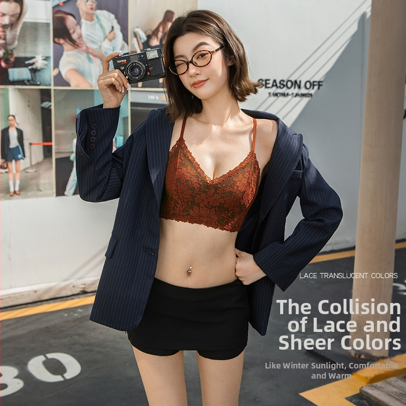 Mežģīņu camiņš ar V formas kaklu, franču stils, pilnas krūzes, plānas formētas krūzes, fiksētas dubultās plecu siksnas, var nēsāt arī ārpusē