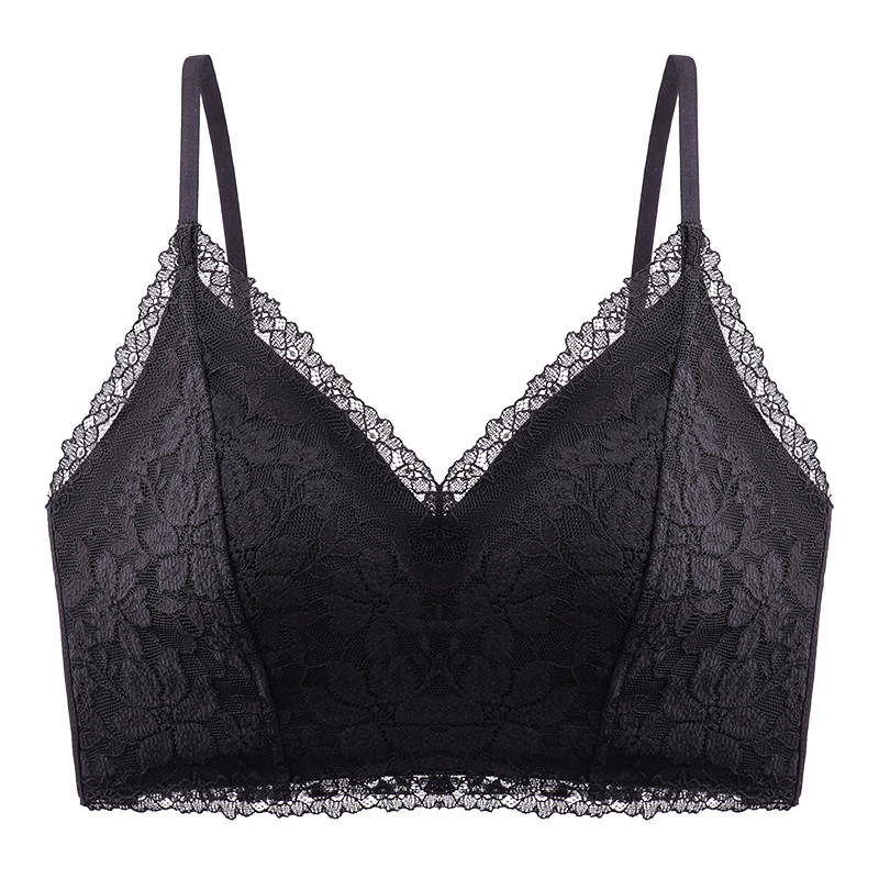 Mežģīņu camiņš ar V formas kaklu, franču stils, pilnas krūzes, plānas formētas krūzes, fiksētas dubultās plecu siksnas, var nēsāt arī ārpusē