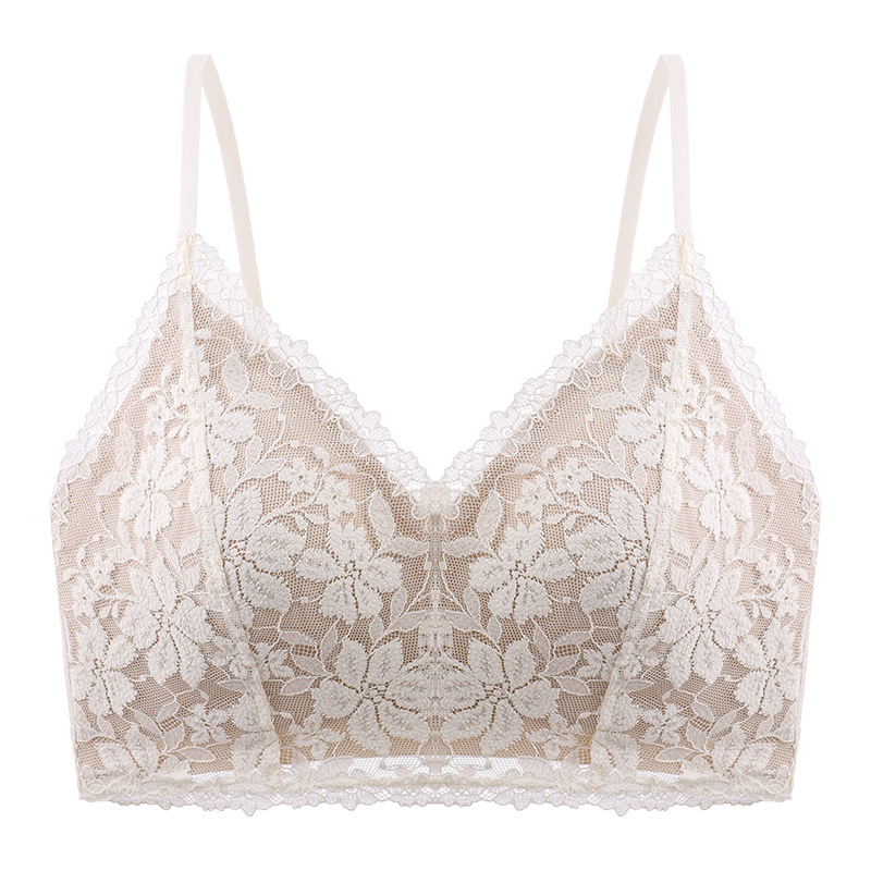 Mežģīņu camiņš ar V formas kaklu, franču stils, pilnas krūzes, plānas formētas krūzes, fiksētas dubultās plecu siksnas, var nēsāt arī ārpusē