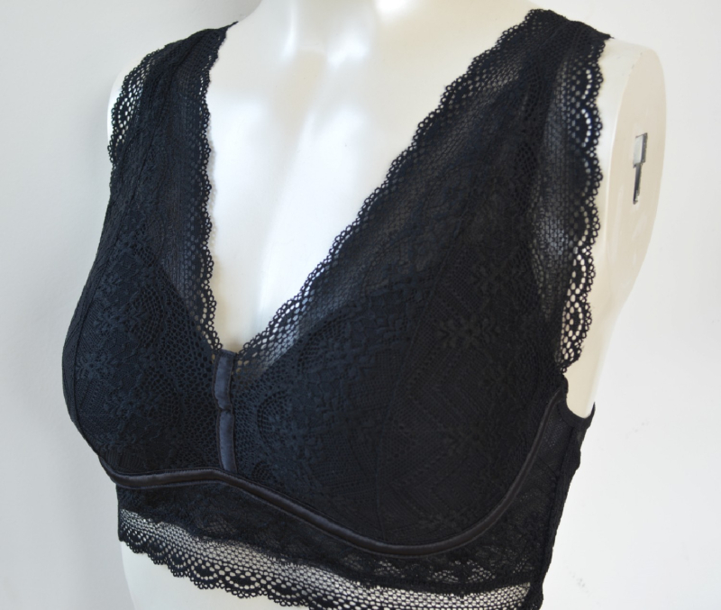 Bezvadu krūšturis no mežģīnes un neilona, pilns kauss ar plānu formētu iekšējo, fiksētās dubultās siksnas, kokvilnas oderde, elpojošs muguras dizains