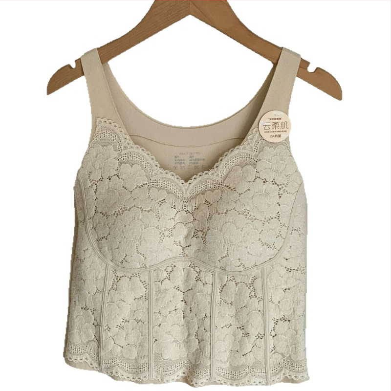 Mežģīņu potīte ar iebūvētiem krūšu spilventiņiem un iekšējo oderi, pilna krūšu forma, vidēja veida kupas, materiāls: neilons un mežģīnes, elpojošs