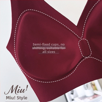 Безшевен дантелен сутиен с широки фиксирани презрамки, пълна чашка, тънкоформована чашка, дантелен плат найлонова основа, подплата модал, дишащ и удобен