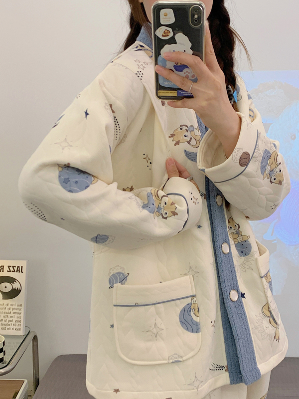 Следродилен комплект за кърмене, дълъг ръкав, памук-полиестерова смес (50-70% памук, 30-50% полиестер); откриване за кърмене, регулируемо; есенно-зимно.