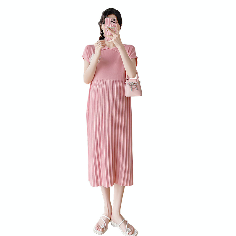 Trudnička haljina, bez rukava, ice silk tkanina, midi duljina, plisirani panel, poliesterska smjesa 50–70%