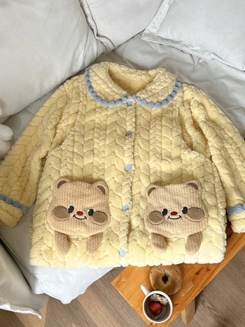 Trudnička noćna haljina za dojenje s cvjetnim uzorkom, dugi rukavi, koralni flis materijal, 95% poliester, jesen-zima.