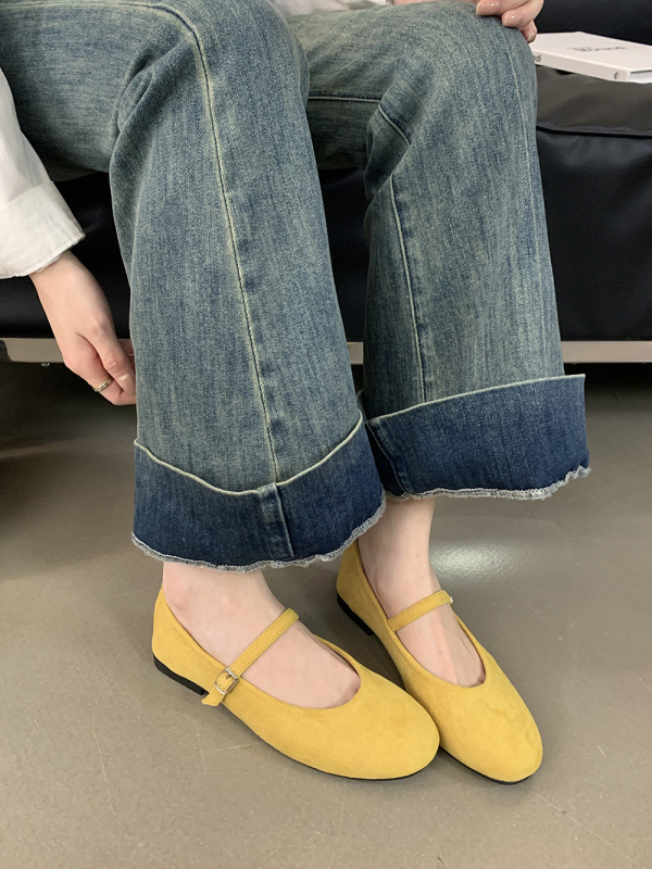 Baletanke u korejskom stilu, zaobljena špička, gornji dio od semiša, niski pet 1–3 cm, protuklizna gumena potplata