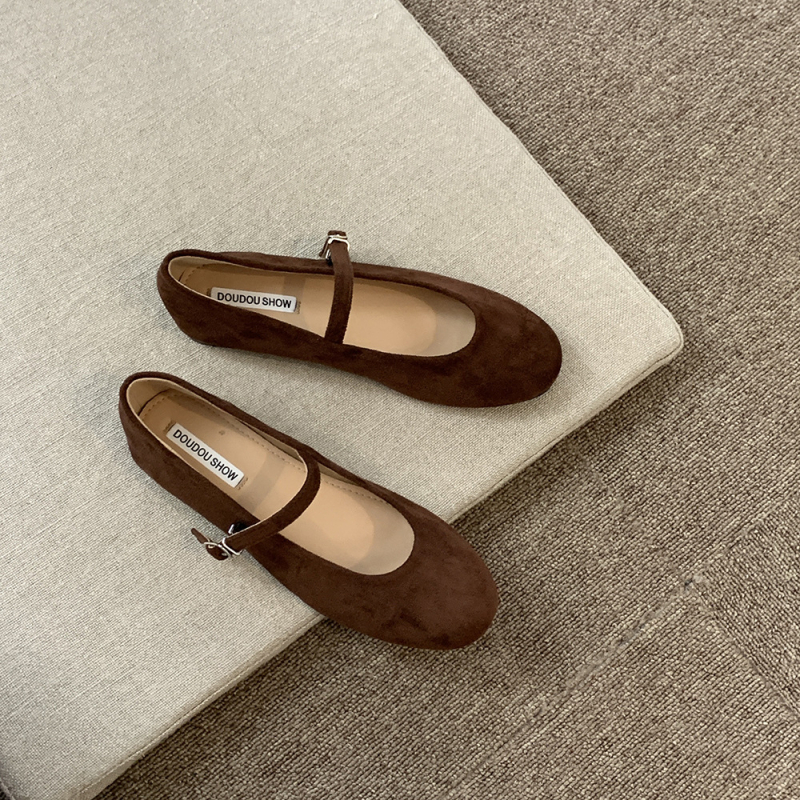 Baletanke u korejskom stilu, zaobljena špička, gornji dio od semiša, niski pet 1–3 cm, protuklizna gumena potplata