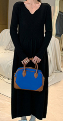 Rochie maternitate tricotată cu decolteu în V, mâneci lungi, tricot din bumbac 30–50%, lungime medie, croială în stil zână, stil street fashion