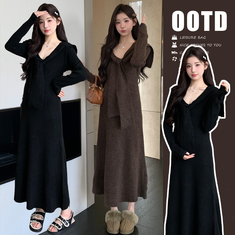 Средна дължина рокля за бременни с V-образно деколте, дълги ръкави, едноцветна, смес акрил и еластан (70–80% акрил, под 30% еластан), Зимна колекция 2025