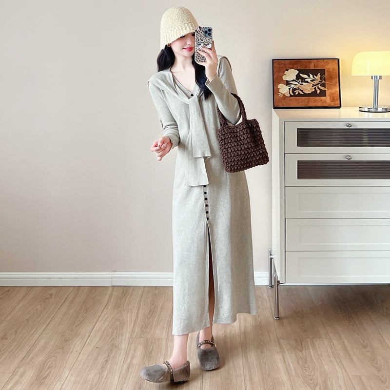 Есенна плетена рокля 2024 г. с V-образно деколте, дълги ръкави и А-линия, средна дължина.