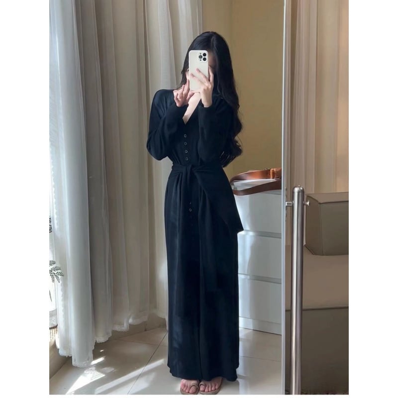 Есенна плетена рокля 2024 г. с V-образно деколте, дълги ръкави и А-линия, средна дължина.