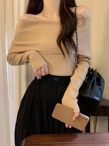 Pulover tricotat pentru femei cu decolteu off-shoulder – mâneci lungi, poliester 95%+, lungime 50–65 cm