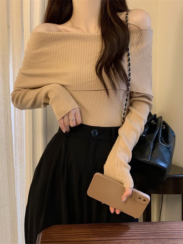 Pulover tricotat pentru femei cu decolteu off-shoulder – mâneci lungi, poliester 95%+, lungime 50–65 cm