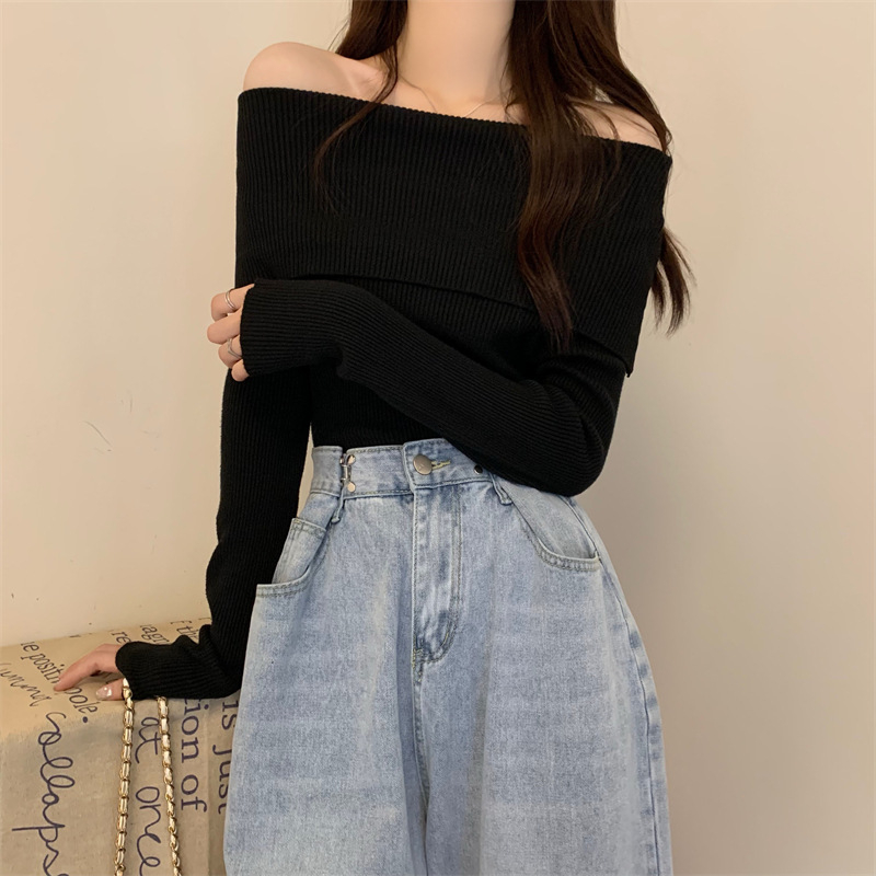 Pulover tricotat pentru femei cu decolteu off-shoulder – mâneci lungi, poliester 95%+, lungime 50–65 cm