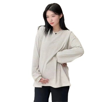 Mama ruházat csíkos kötött felső, kerek nyakú, hosszú ujjú, laza szabás, közepes hosszúságú 65-80 cm, regenerált cellulóz rost 50-70% és akril <30%