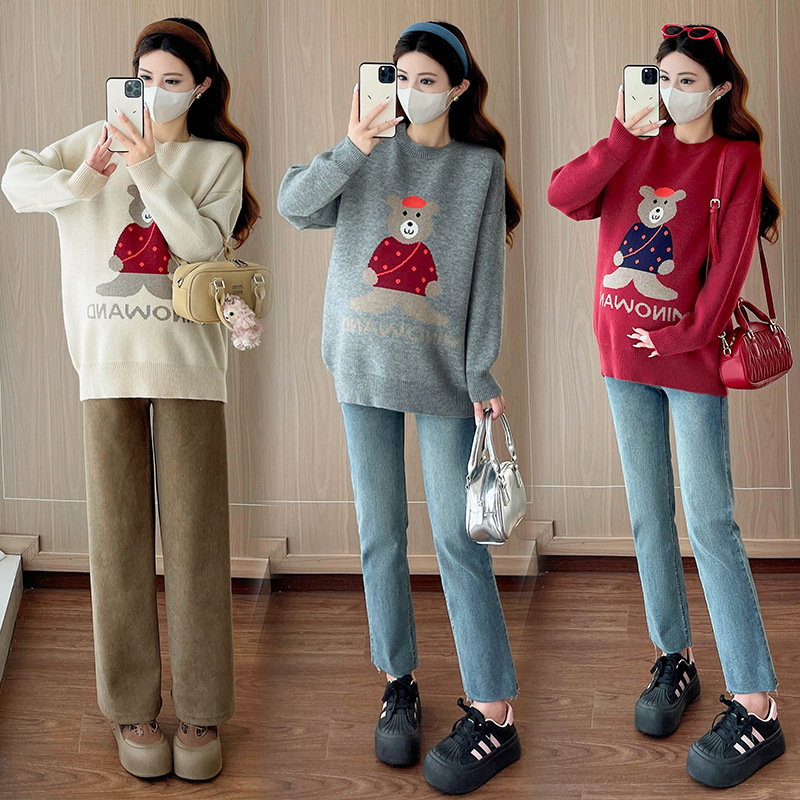 Kismama jacquard medve mintás pulóver, hosszú ujjú, kerek nyakú, laza szabás, gyapjú anyag.