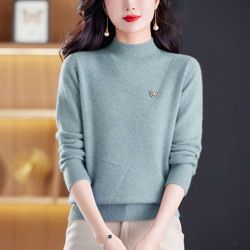 Anyáknak szóló gyapjú pulóver, lazán szabott, félmagas gallér, hosszú ujjú, 95% gyapjú