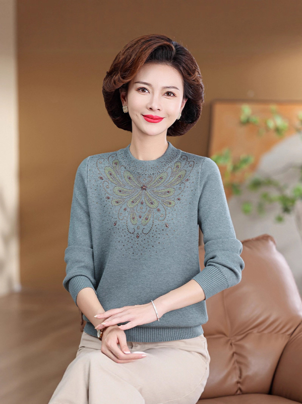 Pulover tricotat cu guler semi-turtleneck, croială lejeră, mâneci lungi, aplicații cu cristale, motif floral/animal