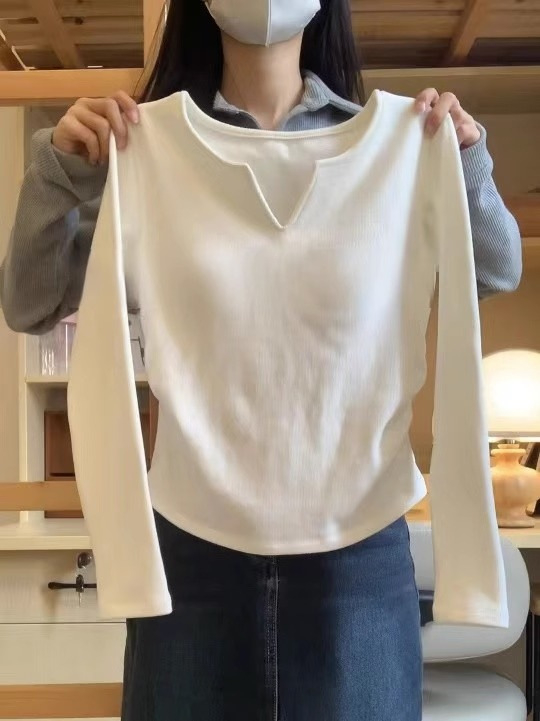 Női pamut slim-fit hosszú ujjú póló, V-nyakú