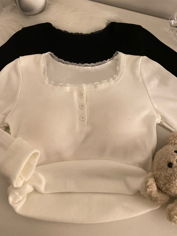 Női bázis felső pamutból, 90–95% pamut és legfeljebb 30% spandex, négyszögletes gallér, hosszú ujjú, normál hosszúságú