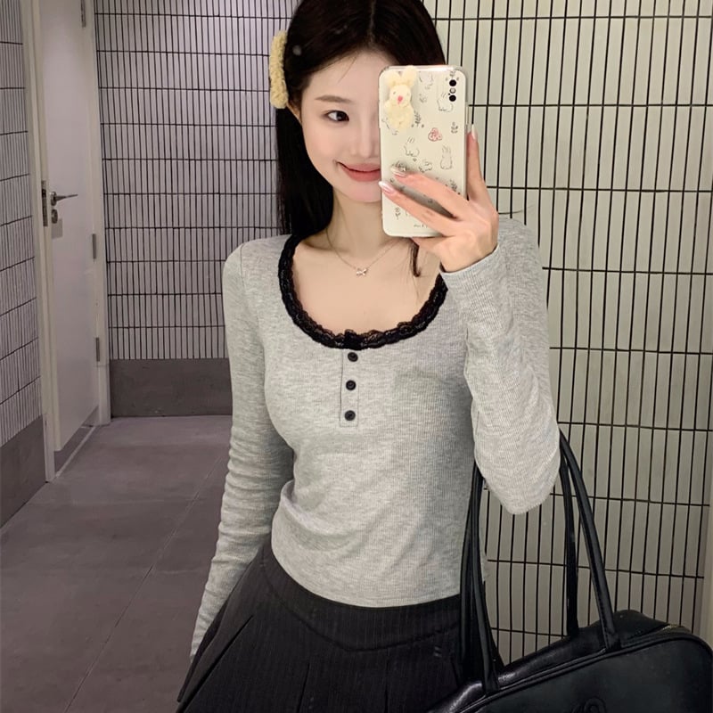 Női bázis felső pamutból, 90–95% pamut és legfeljebb 30% spandex, négyszögletes gallér, hosszú ujjú, normál hosszúságú