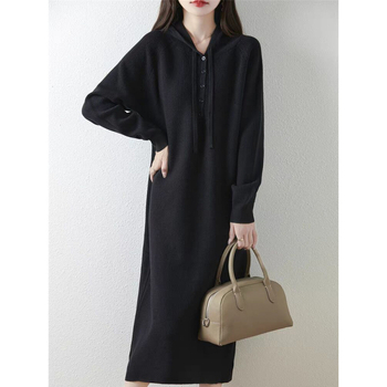 Плетена рокля за бременни с качулка, есенно-зимна, средна дължина, топла и свободна кройка