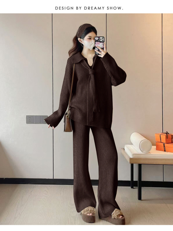 Őszi-téli kismama szett, koreai stílusú kötött; két részes: felső és nadrág; akril anyag; fő anyag összetétel 70–80%; nincs szoptatási nyílás