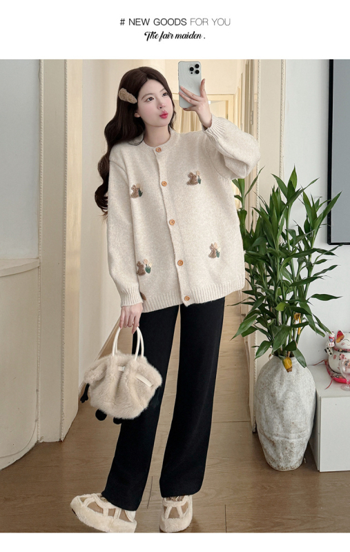 Anyasági készlet: kötött pulóver-jacka nyuszis mintával és húzózsinóros széles lábú nadrág, 50–70% akril, tél 2025, japán-koreai lazító stílus