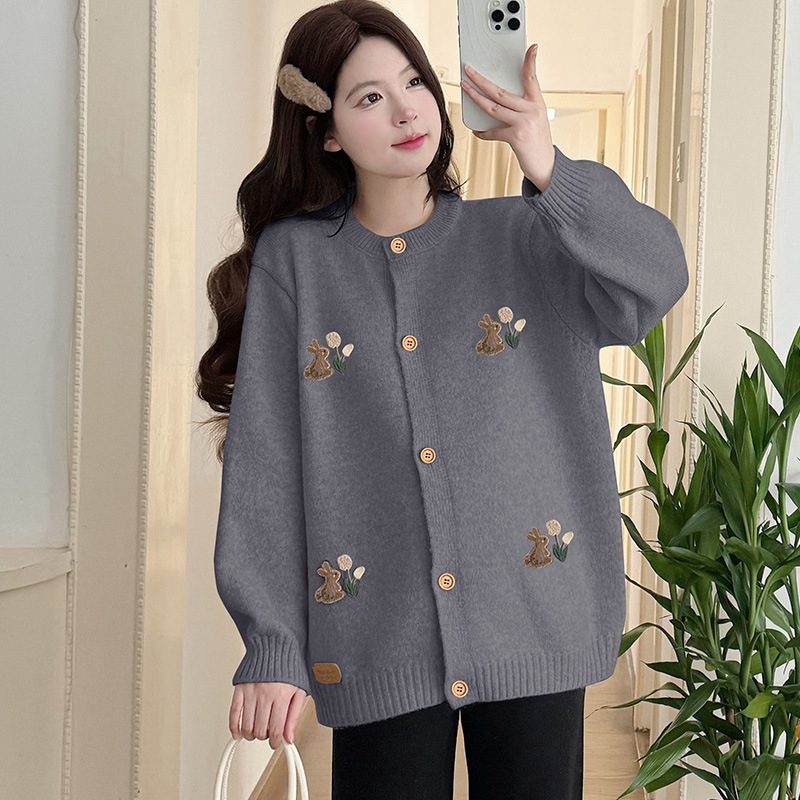 Anyasági készlet: kötött pulóver-jacka nyuszis mintával és húzózsinóros széles lábú nadrág, 50–70% akril, tél 2025, japán-koreai lazító stílus