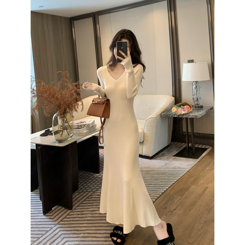 Бременна трикотажна рокля с V-образно деколте, 3/4 ръкав, средна дължина, полиестер 80–90%