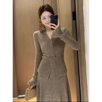 Двучастен комплект за бременни от плетена материя: топ с V-образно деколте и дълги ръкави, акрил 95%+, миди пола, есен 2025