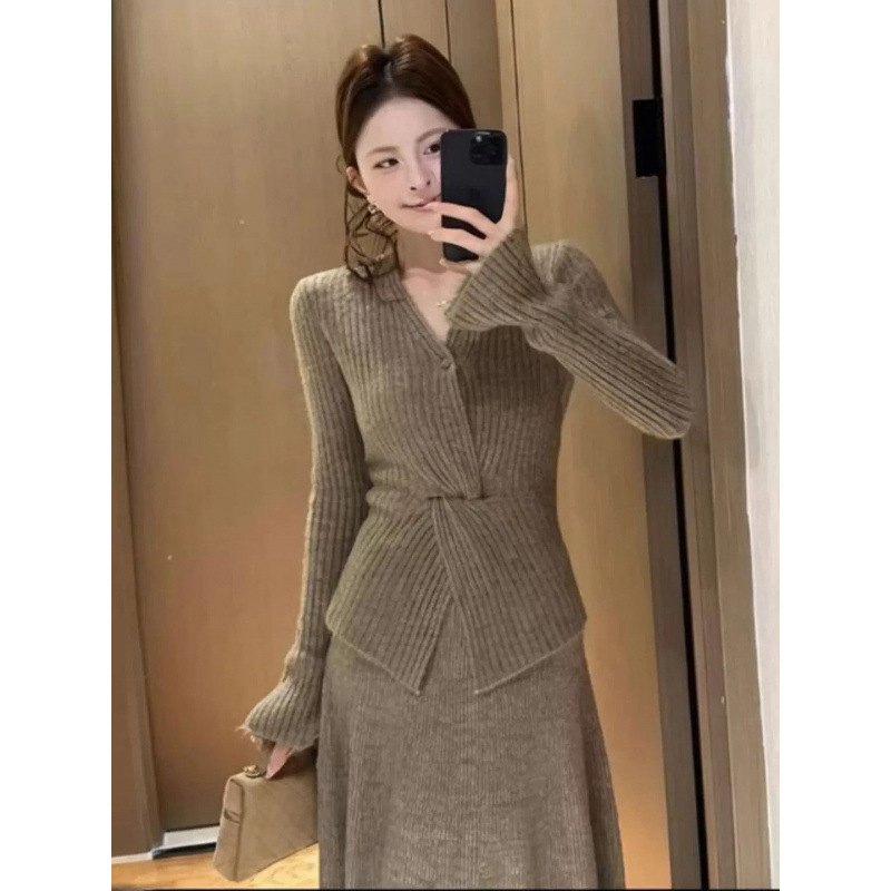 Двучастен комплект за бременни от плетена материя: топ с V-образно деколте и дълги ръкави, акрил 95%+, миди пола, есен 2025