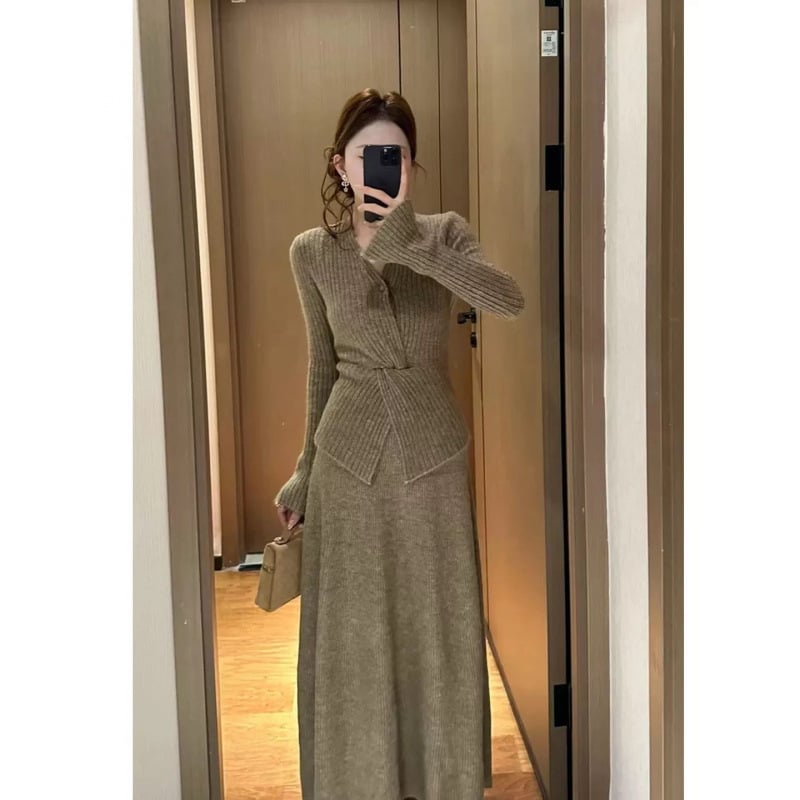 Двучастен комплект за бременни от плетена материя: топ с V-образно деколте и дълги ръкави, акрил 95%+, миди пола, есен 2025