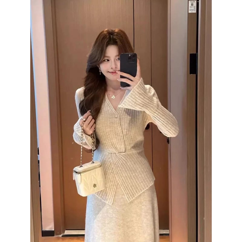 Двучастен комплект за бременни от плетена материя: топ с V-образно деколте и дълги ръкави, акрил 95%+, миди пола, есен 2025