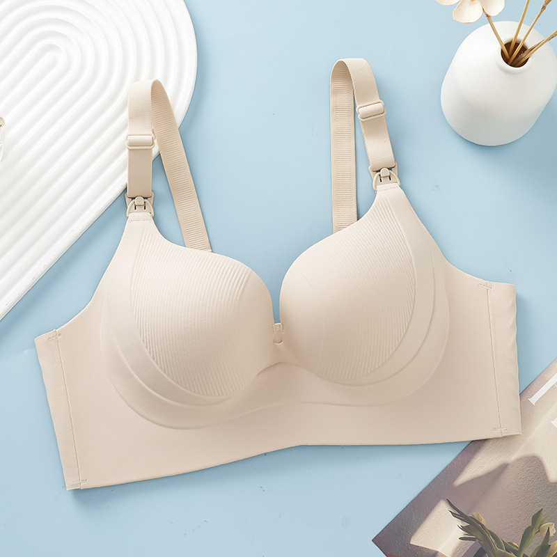 Tehotenská dojčiaca podprsenka s predným zapínaním, štyri rady zadných háčikov, pevné dvojité ramienka, tenké tvarované košíčky, hlavná tkanina 70-80% nylon, podšívka polyester 50-70%