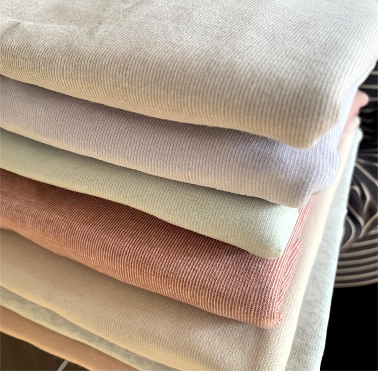 Trudnički top s dojenjem, 90–95% pamuka, polu-visoka ovratnica, horizontalni otvor za dojenje, gustoća tkanine 201–250 g/m2