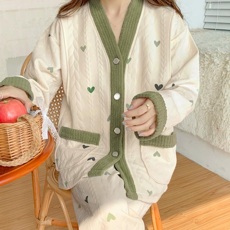 Terhes- és szoptatós pizsama – két darabos, légáteresztő pamut, őszi-téli vastagított anyag, lazán szabott, szoptatási nyílás, hosszú ujjú, nadrág