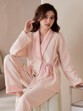 Szoptatós anyai pizsama szett – őszi-téli, >95% pamut, két rétegű légies pamutszövet, hosszú ujjú, előre nyíló szoptatási nyílás