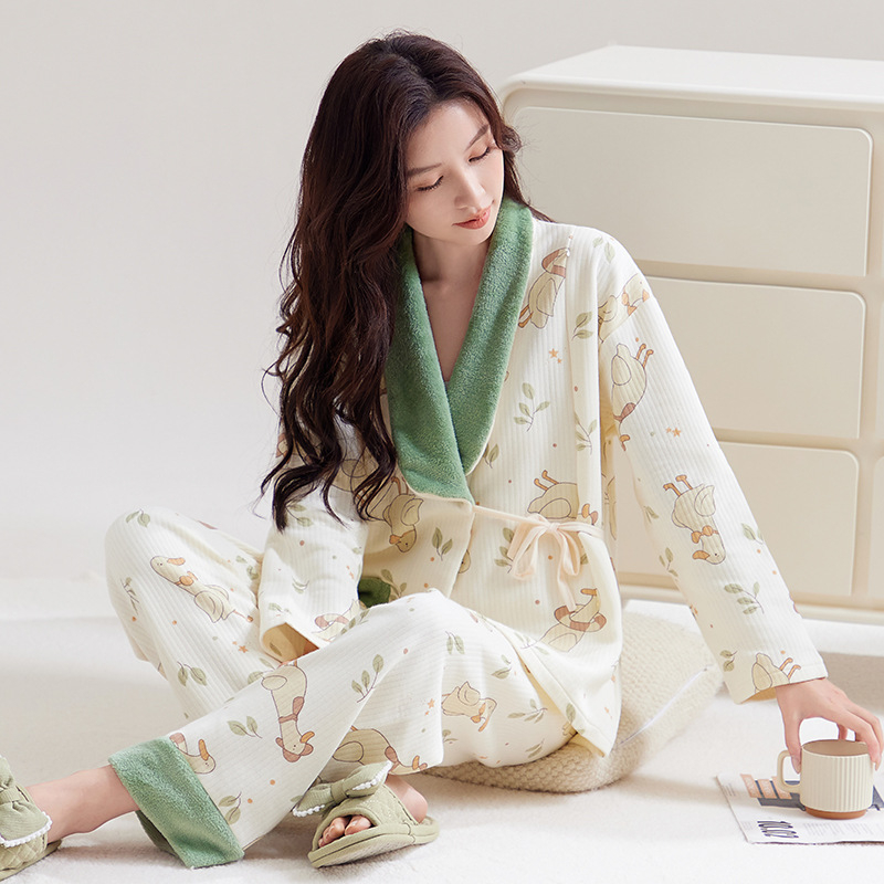 Szoptatós anyai pizsama szett – őszi-téli, >95% pamut, két rétegű légies pamutszövet, hosszú ujjú, előre nyíló szoptatási nyílás