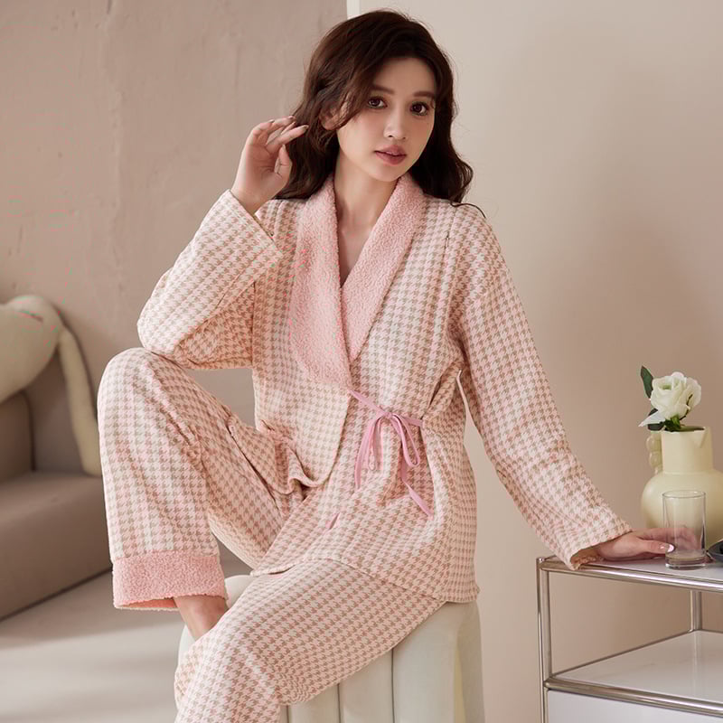 Szoptatós anyai pizsama szett – őszi-téli, >95% pamut, két rétegű légies pamutszövet, hosszú ujjú, előre nyíló szoptatási nyílás