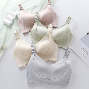 Zīdīšanas un grūtniecības krūšturis ar plāniem veidotiem kausiem, kokvilnas audums, viengabala dizains, fiksētas dubultās lencītes, aizmugurē četrrindu āķu aizdare