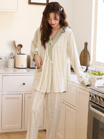 Szülés utáni kismama kimonó készlet – virágos minta, hosszú ujjak, nadrágkosztüm, poliészter-spandex keverék