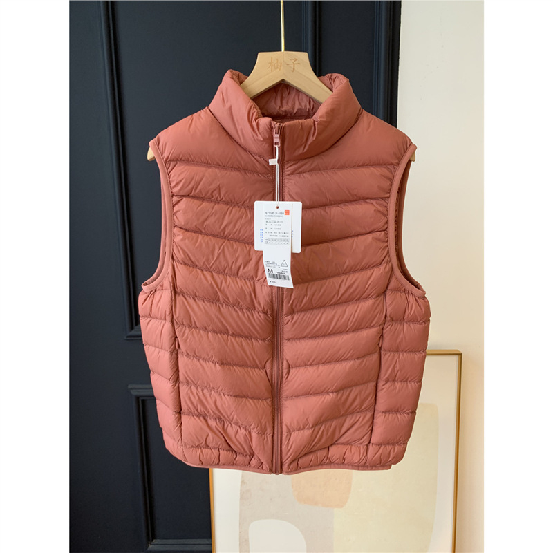 Пухен жилет от найлон, тънък силует, съдържание пух 86–90%, цип, тясно прилягащ
