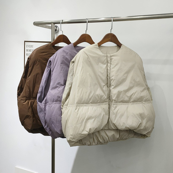 Sieviešu īsa dūnu veste ar neilona ārējo materiālu, balto pīļu dūnu pildījums, 50% dūnu, rāvējslēdzējs, apaļš kakls